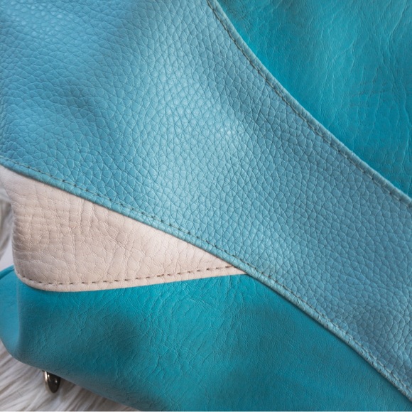 VINTAGE Lululemon Gym/Travel Bag - Picture 8 of 16